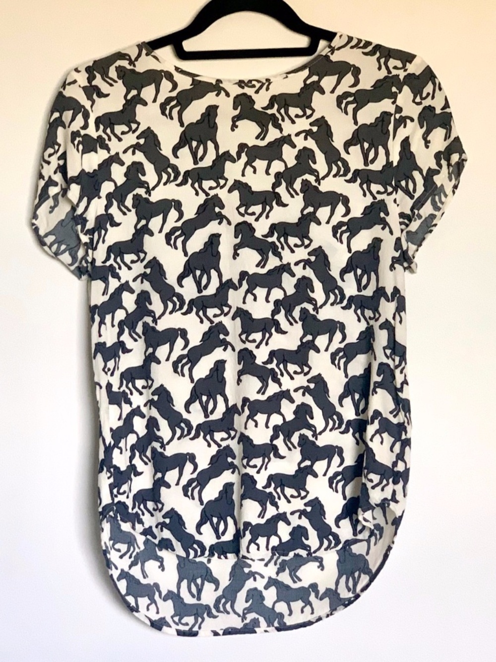 H&M women’s horse pattern blouse Size 6